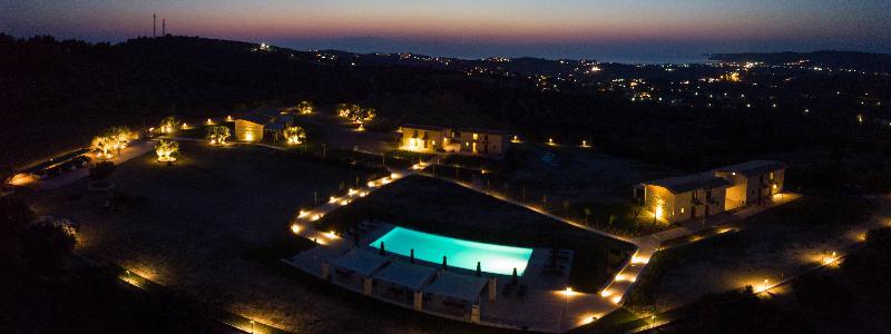 Mint Retreat Suites (Adults Only) Kalandra Esterno foto