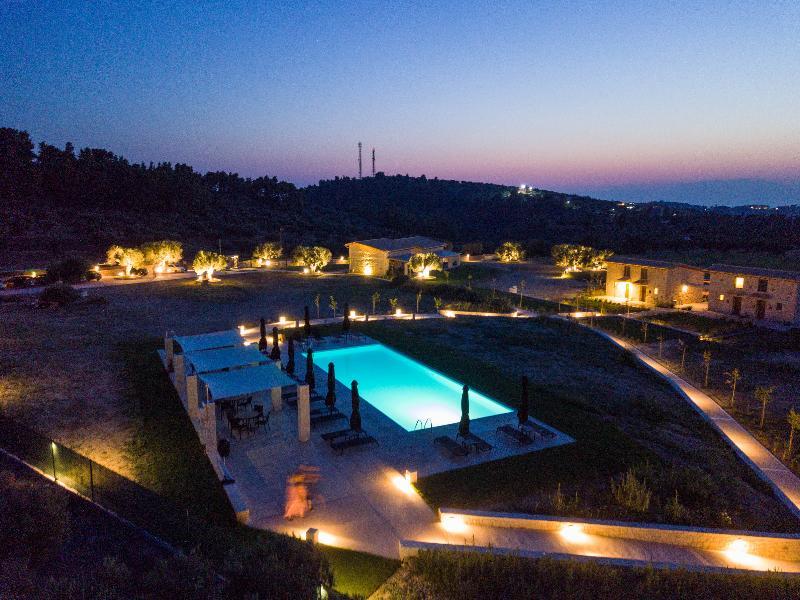 Mint Retreat Suites (Adults Only) Kalandra Esterno foto