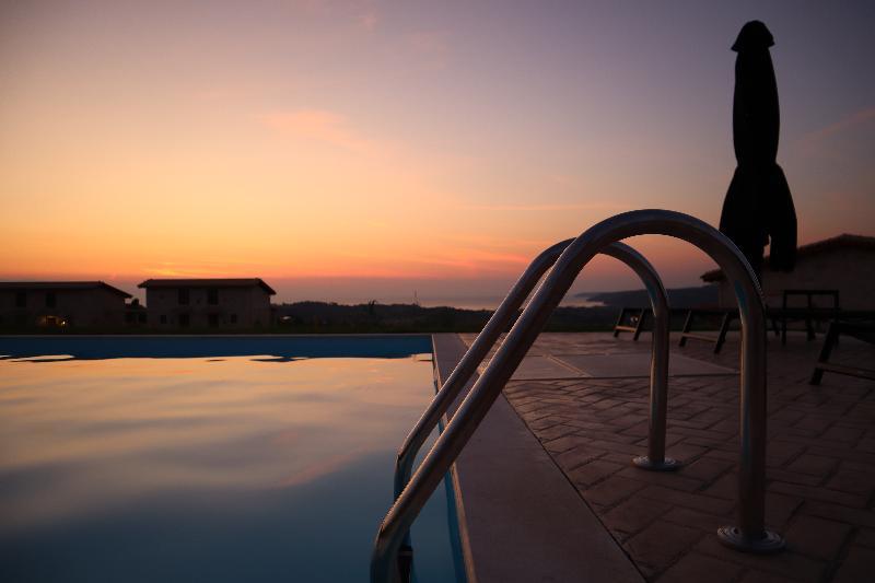 Mint Retreat Suites (Adults Only) Kalandra Esterno foto