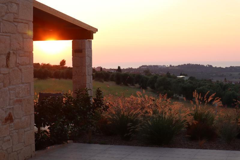 Mint Retreat Suites (Adults Only) Kalandra Esterno foto