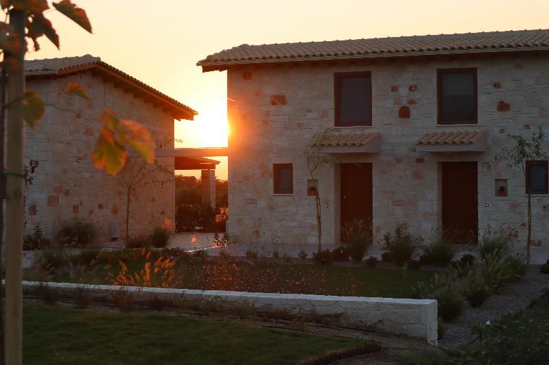 Mint Retreat Suites (Adults Only) Kalandra Esterno foto